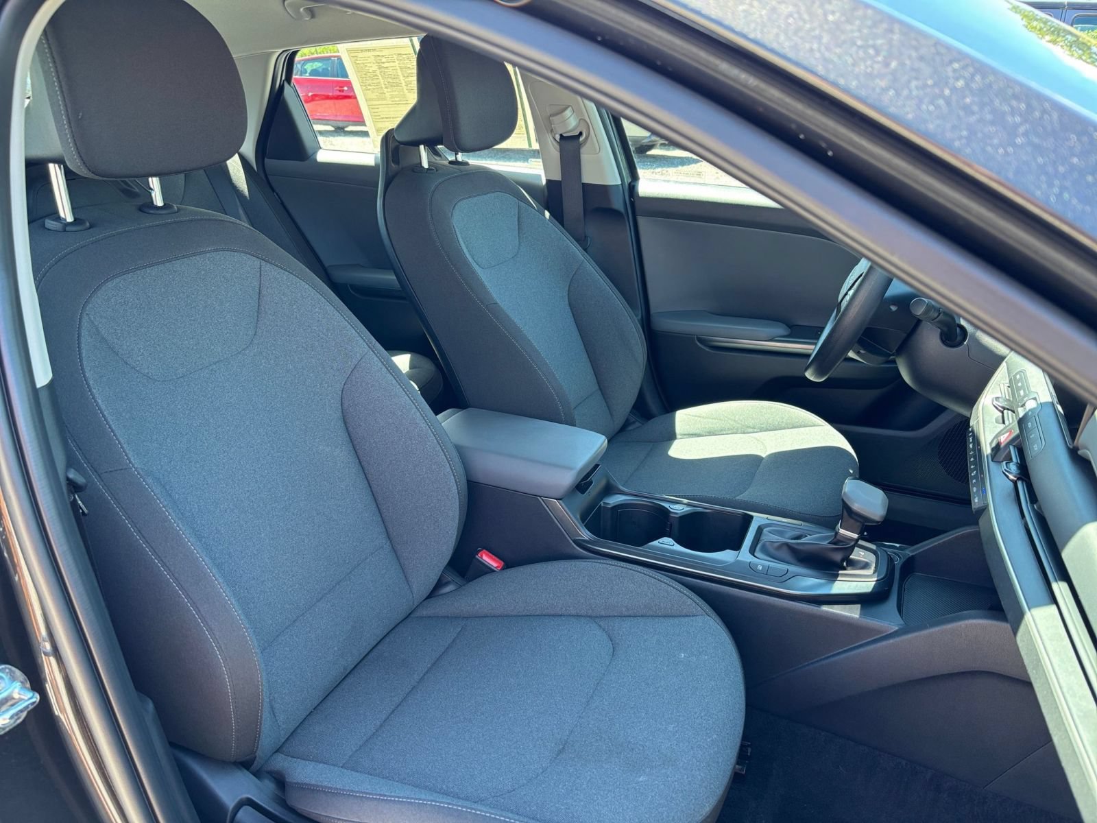 Used 2025 Kia K4 FWD image 36