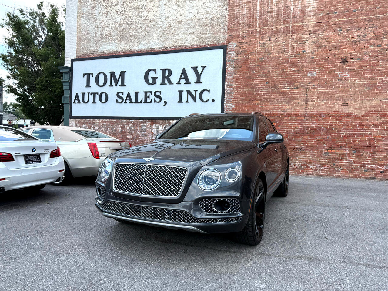 Used 2018 Bentley Bentayga Onyx Edition image 1