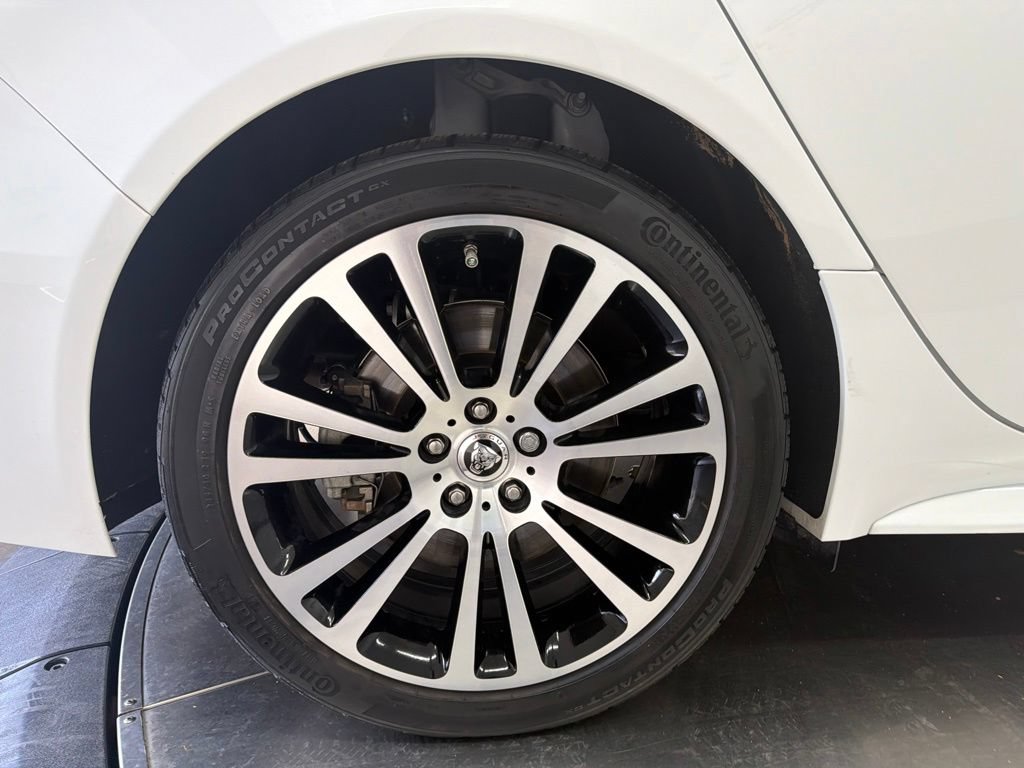 Used 2024 Jaguar XF R-Dynamic SE RWD image 9