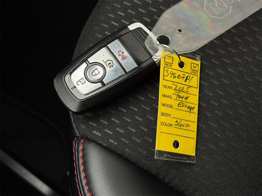 Used 2025 Ford Escape ST-Line image 33