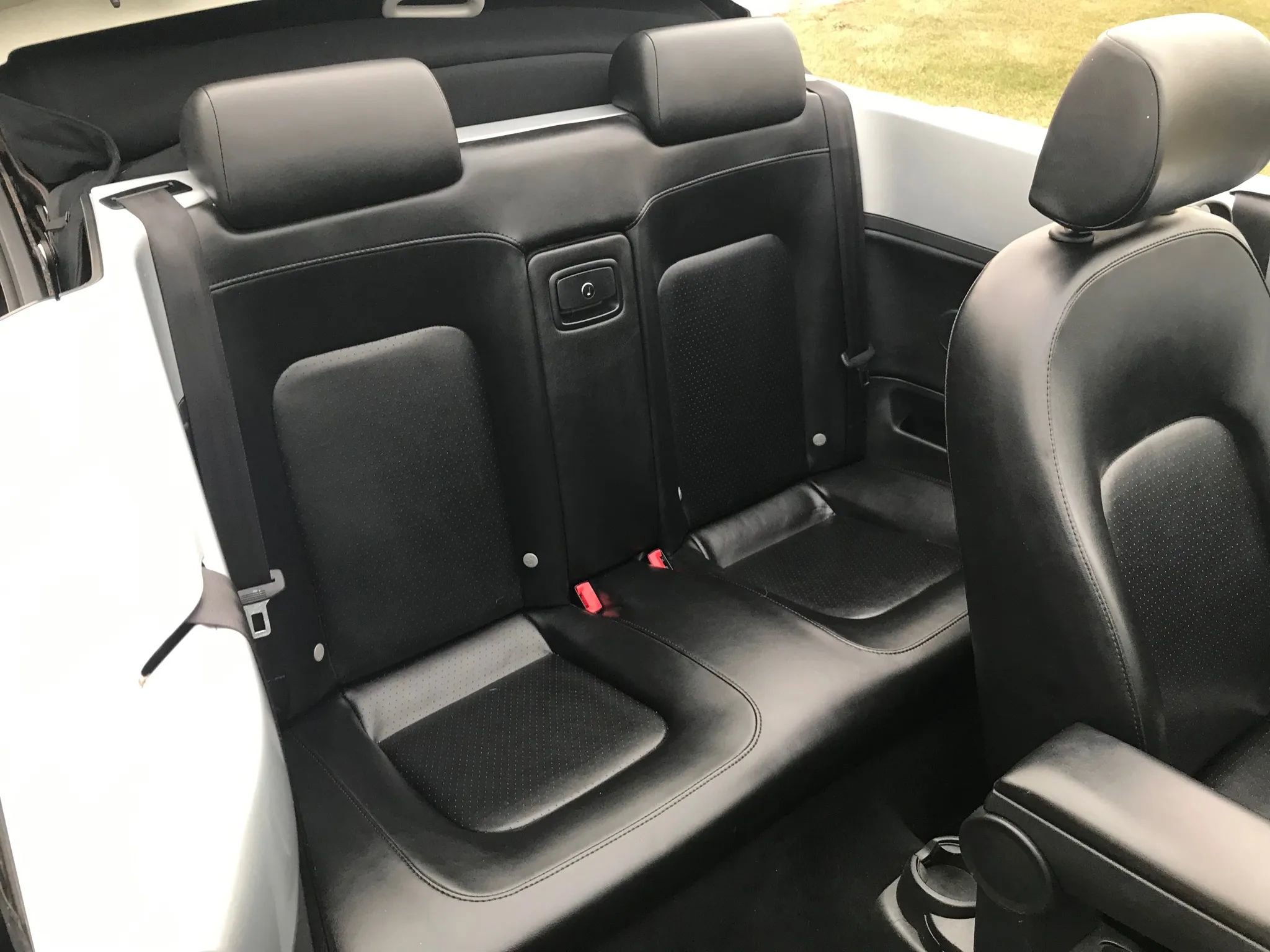 Used 2006 Volkswagen Beetle Convertible w/ Package 1 image 38