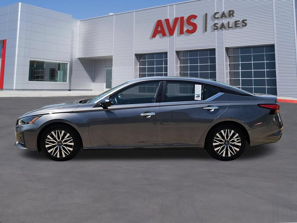 Used 2025 Nissan Altima 2.5 SV FWD image 10