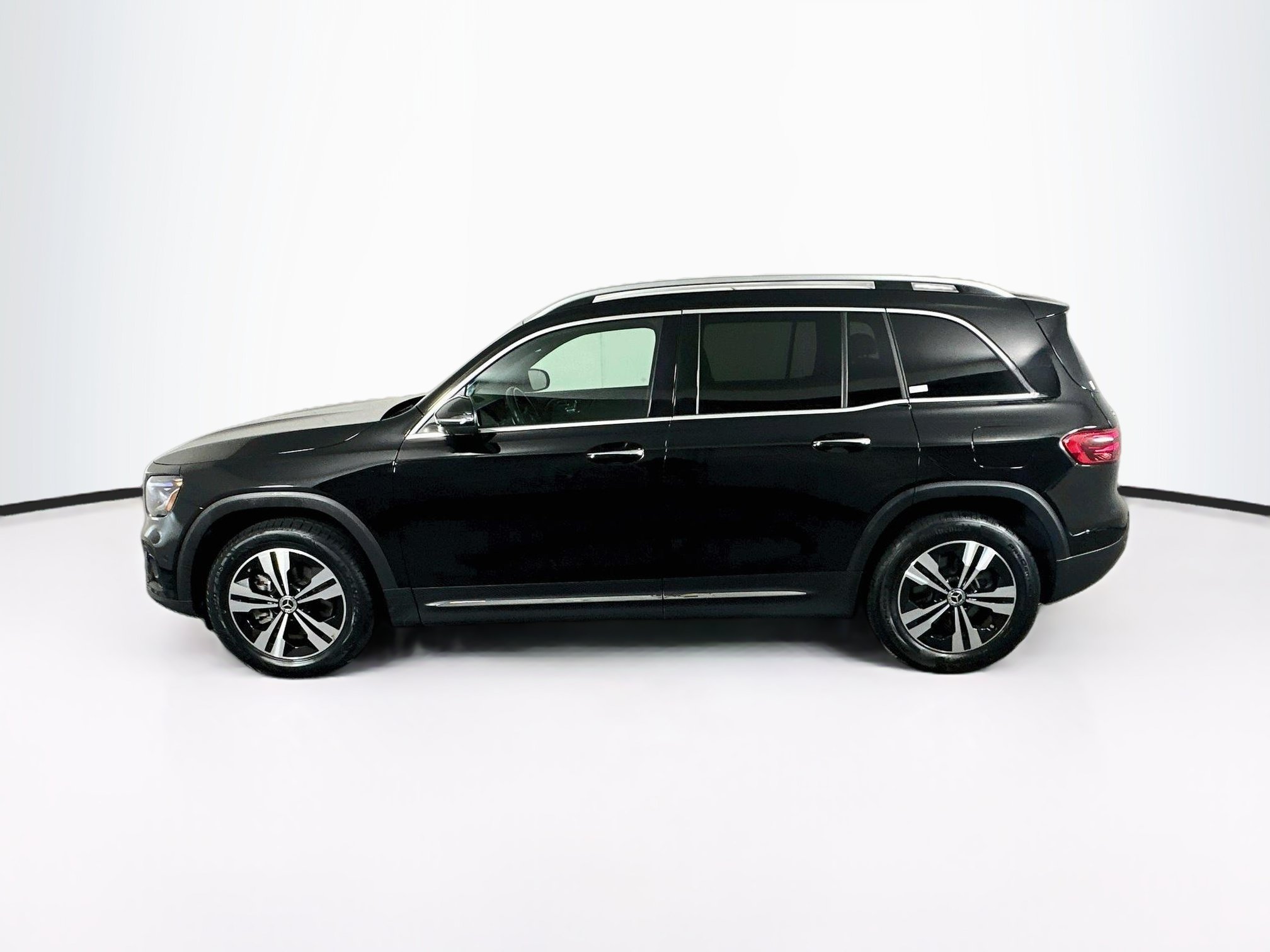 Used 2025 Mercedes-Benz GLB 250 image 4