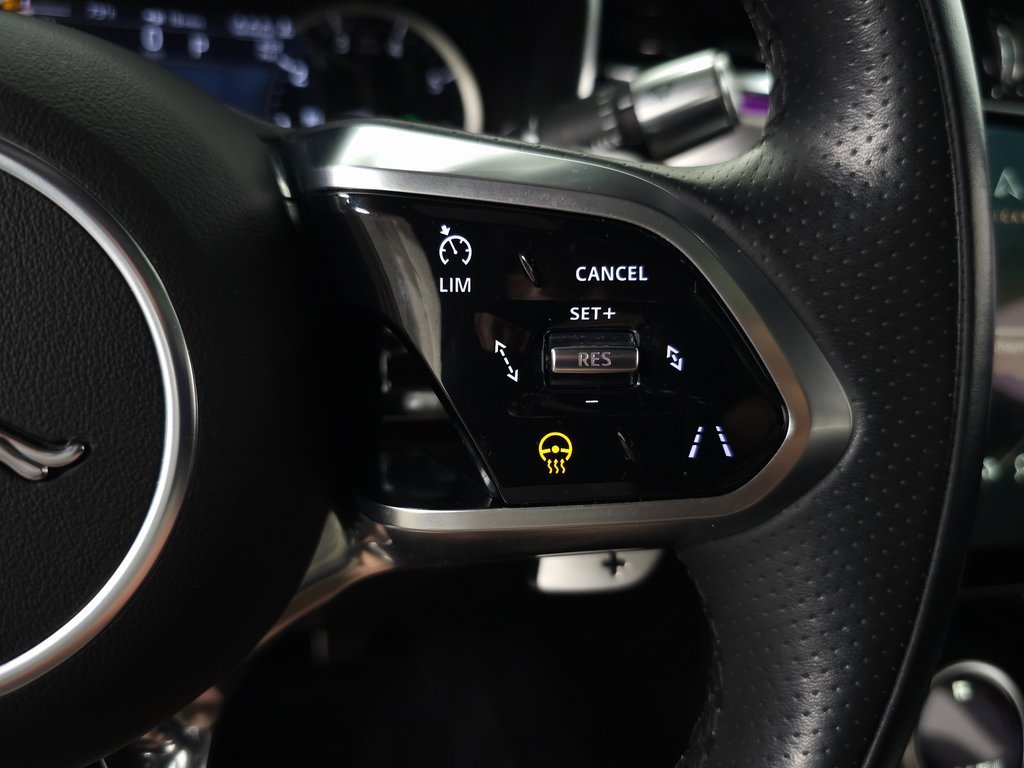 Used 2022 Jaguar XF R-Dynamic SE image 24