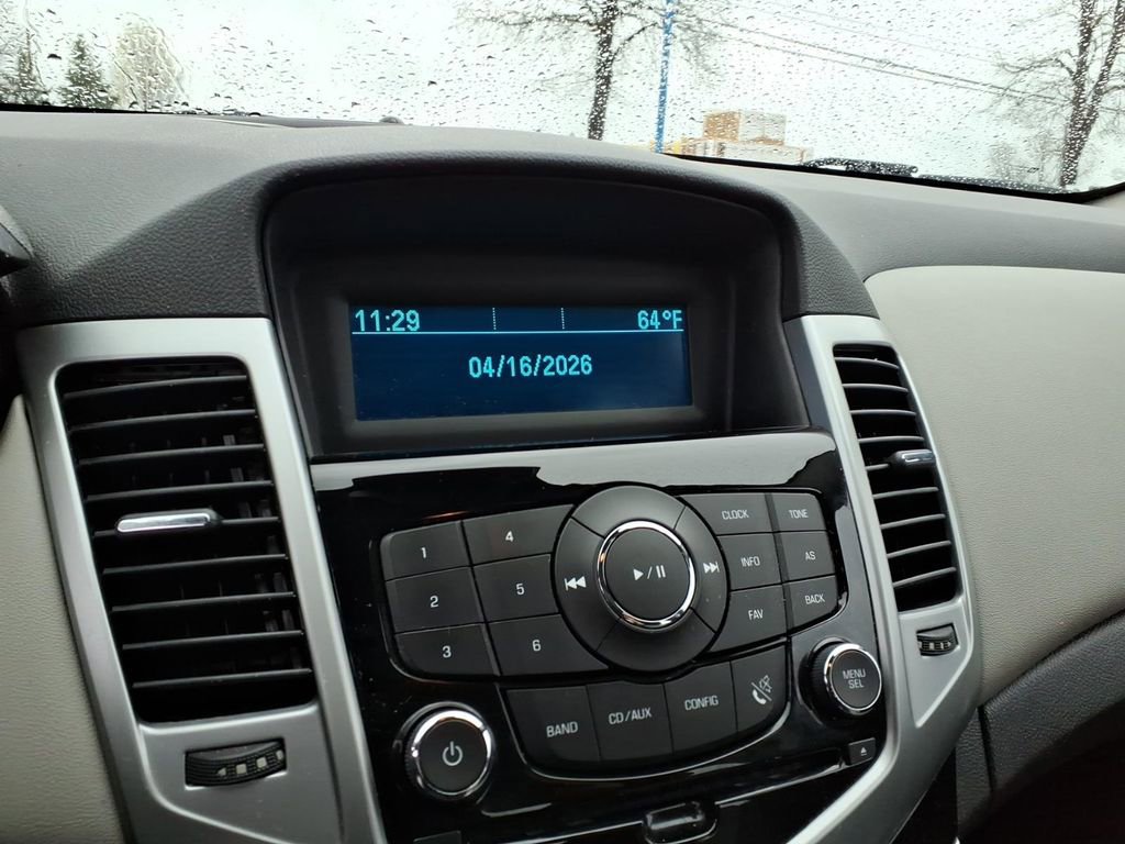 Used 2013 Chevrolet Cruze LS FWD image 17