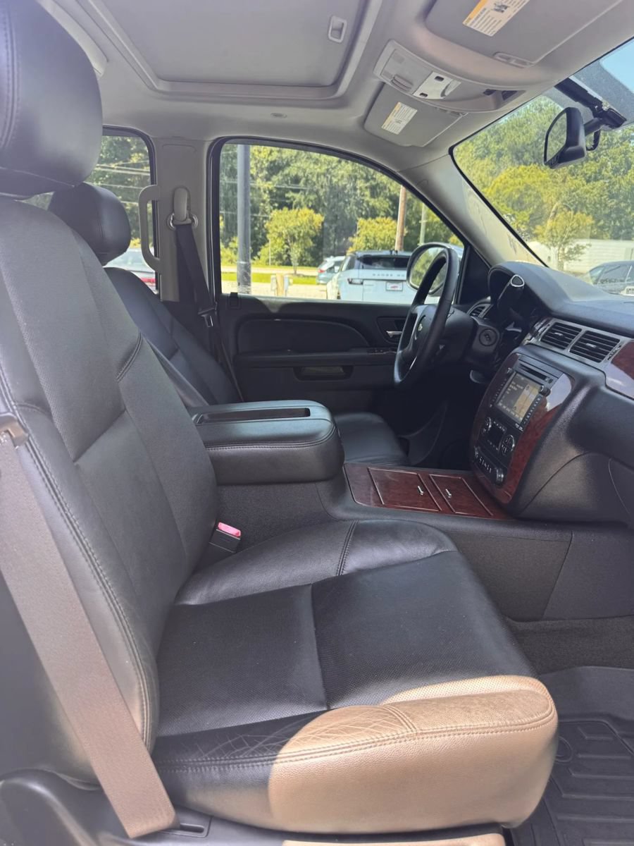 Used 2012 Chevrolet Avalanche LTZ AWD/4WD image 21