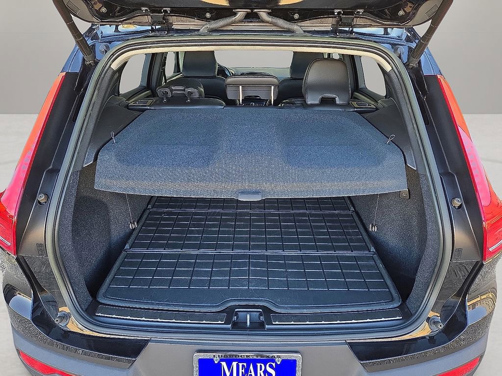 Certified 2023 Volvo XC40 B5 Plus w/ Driver Assist Package image 15