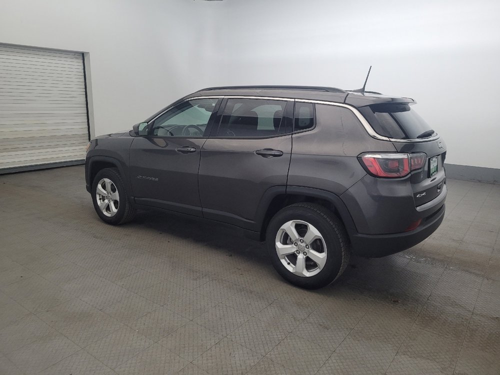 Used 2019 Jeep Compass Latitude w/ Cold Weather Group AWD/4WD image 3