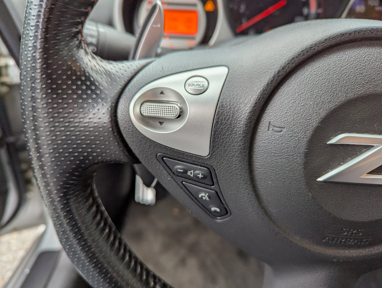 Used 2010 Nissan 370Z Touring w/ Sport Pkg image 15