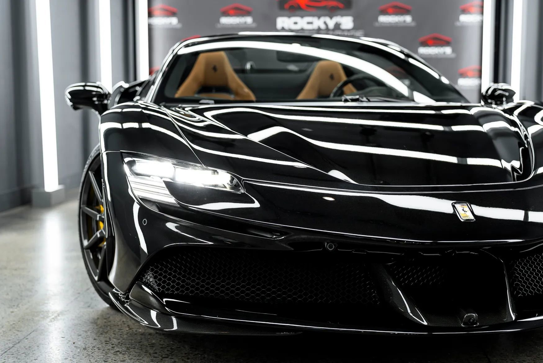 Used 2023 Ferrari SF90 Spider image 60
