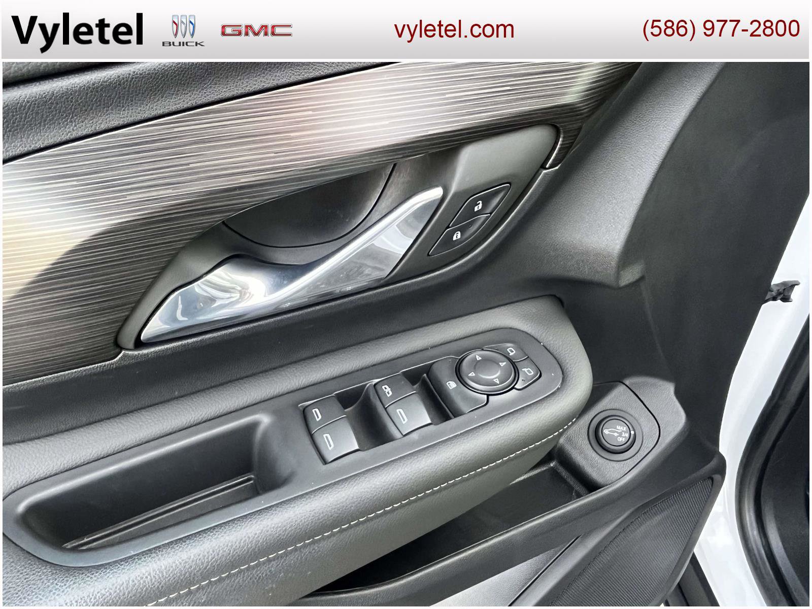 Used 2023 GMC Terrain SLE w/ Driver Convenience Package image 16