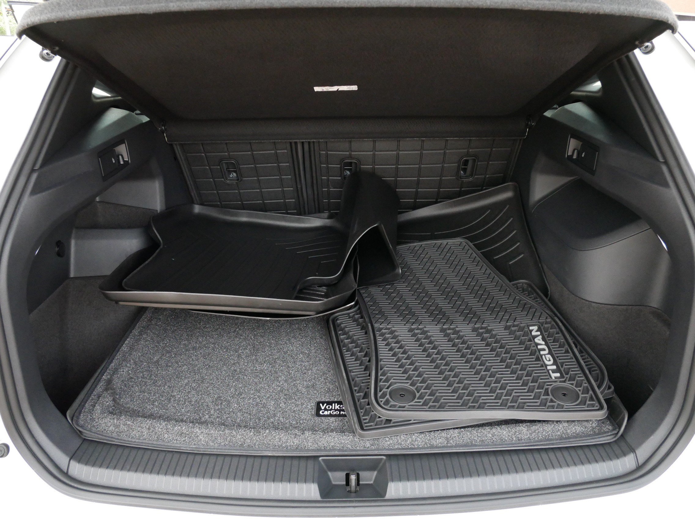 Certified 2026 Volkswagen Tiguan SEL R-Line AWD/4WD image 18