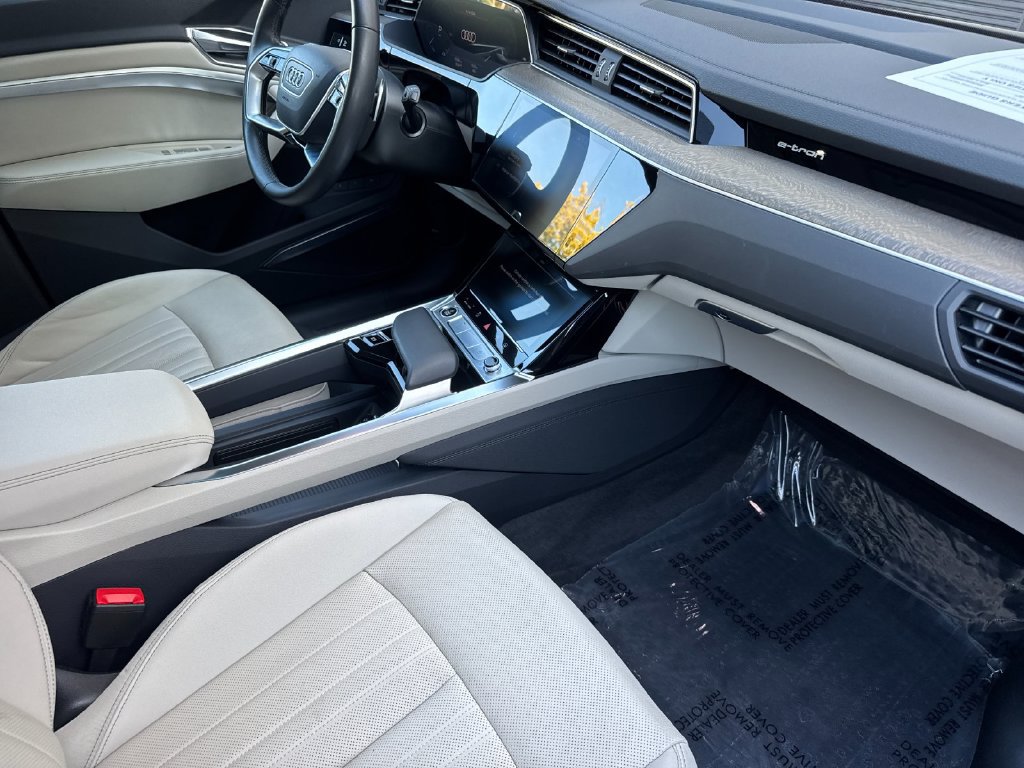 Used 2024 Audi Q8 e-tron Premium Plus w/ Premium Plus Package AWD/4WD image 21