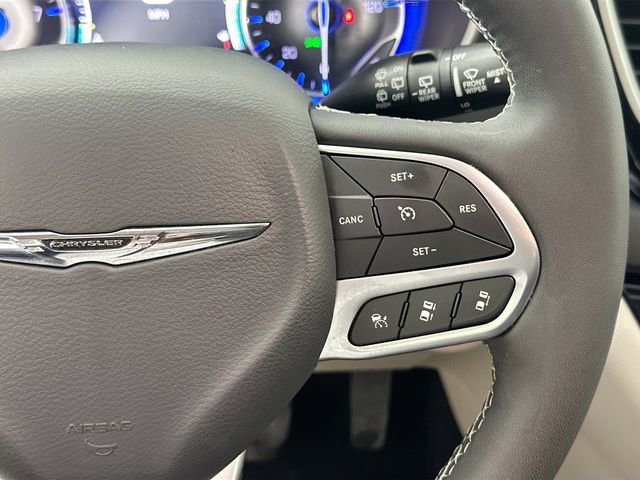 Used 2024 Chrysler Pacifica Touring-L image 22