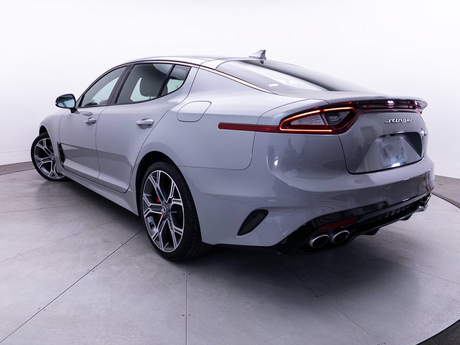 Used 2019 Kia Stinger GT RWD image 2
