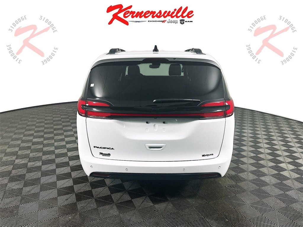 New 2025 Chrysler Pacifica Select w/ Fav Edition Package image 6