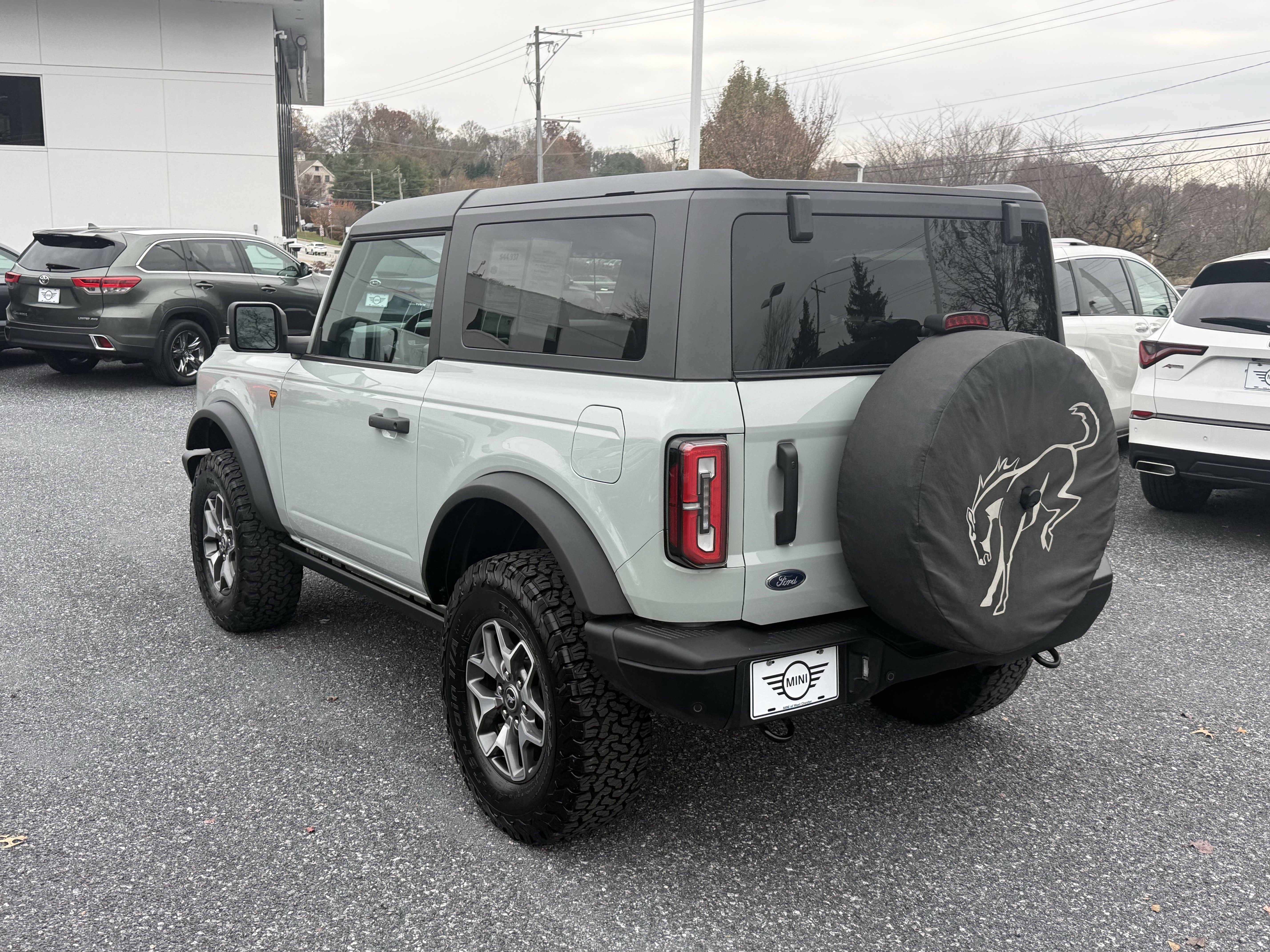 Used 2023 Ford Bronco Badlands image 6