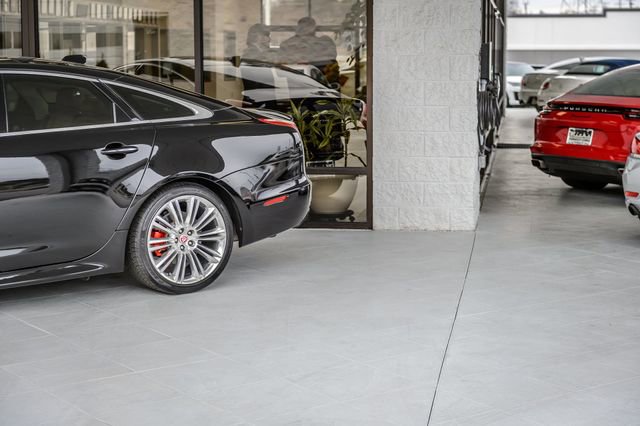 Used 2017 Jaguar XJ R-Sport image 60