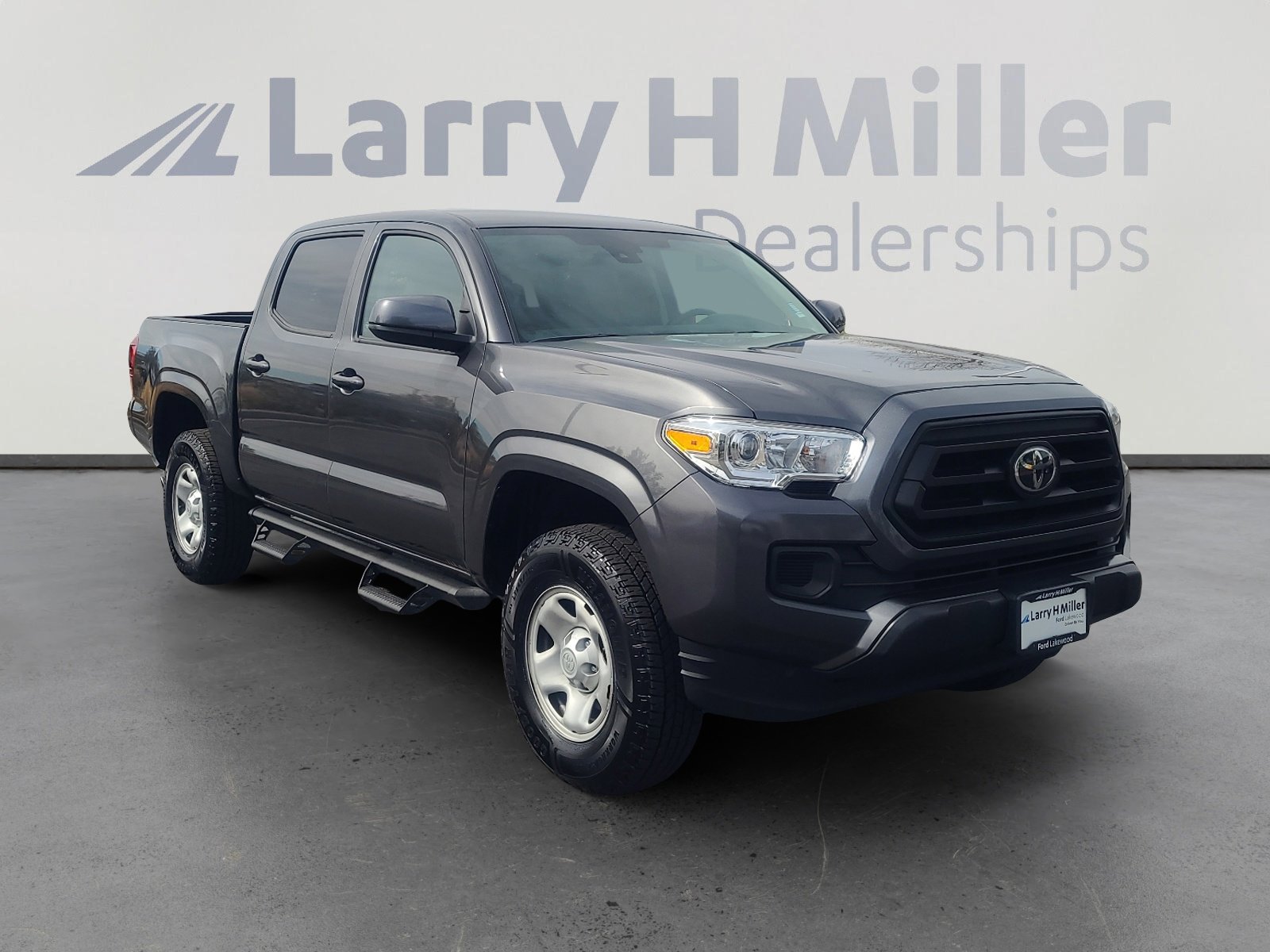 Used 2020 Toyota Tacoma SR image 7