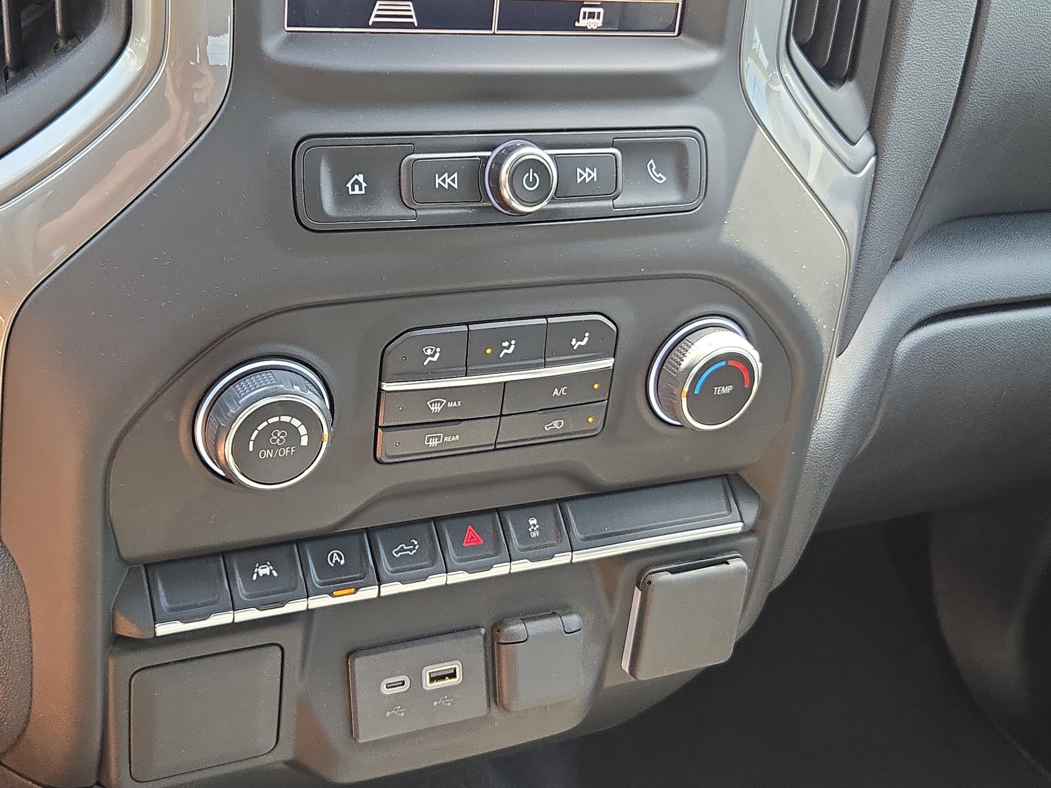 Certified 2025 Chevrolet Silverado 1500 Custom AWD/4WD image 17
