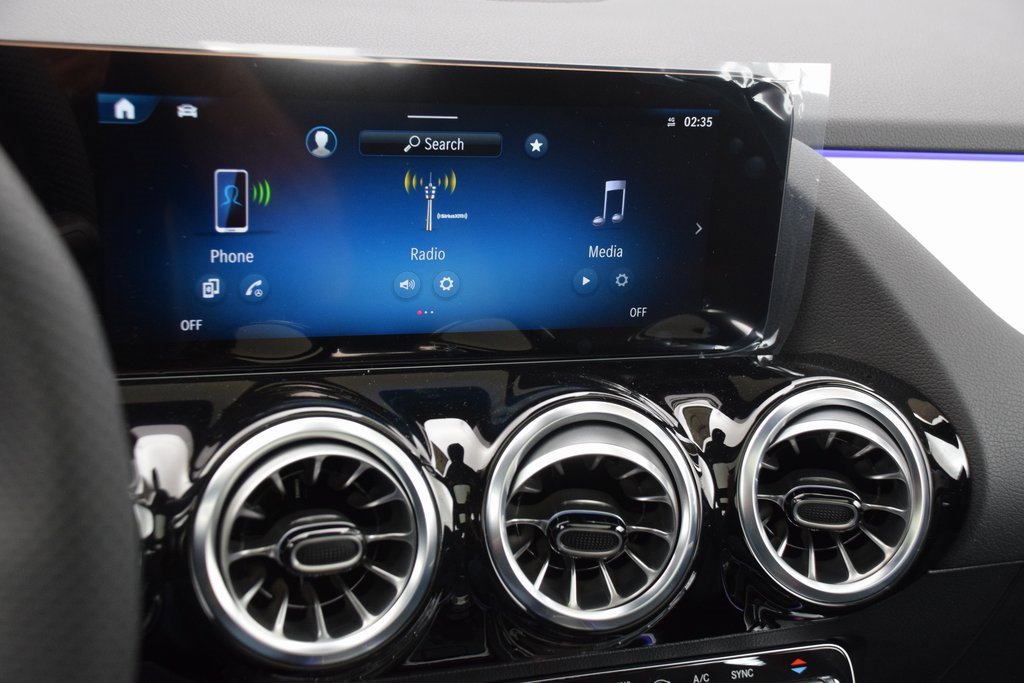 New 2025 Mercedes-Benz GLA 35 AMG 4MATIC image 24