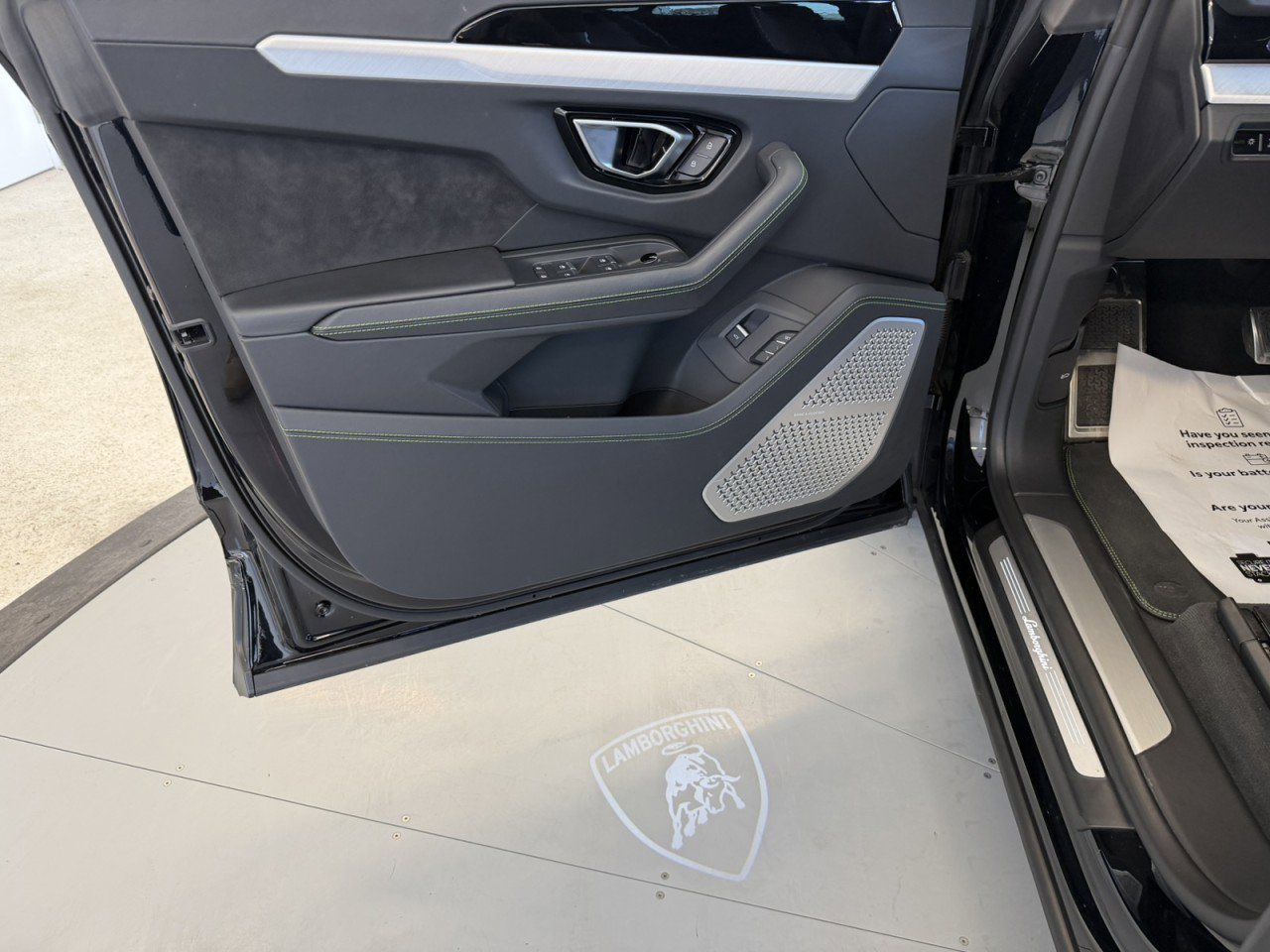 Used 2022 Lamborghini Urus image 39