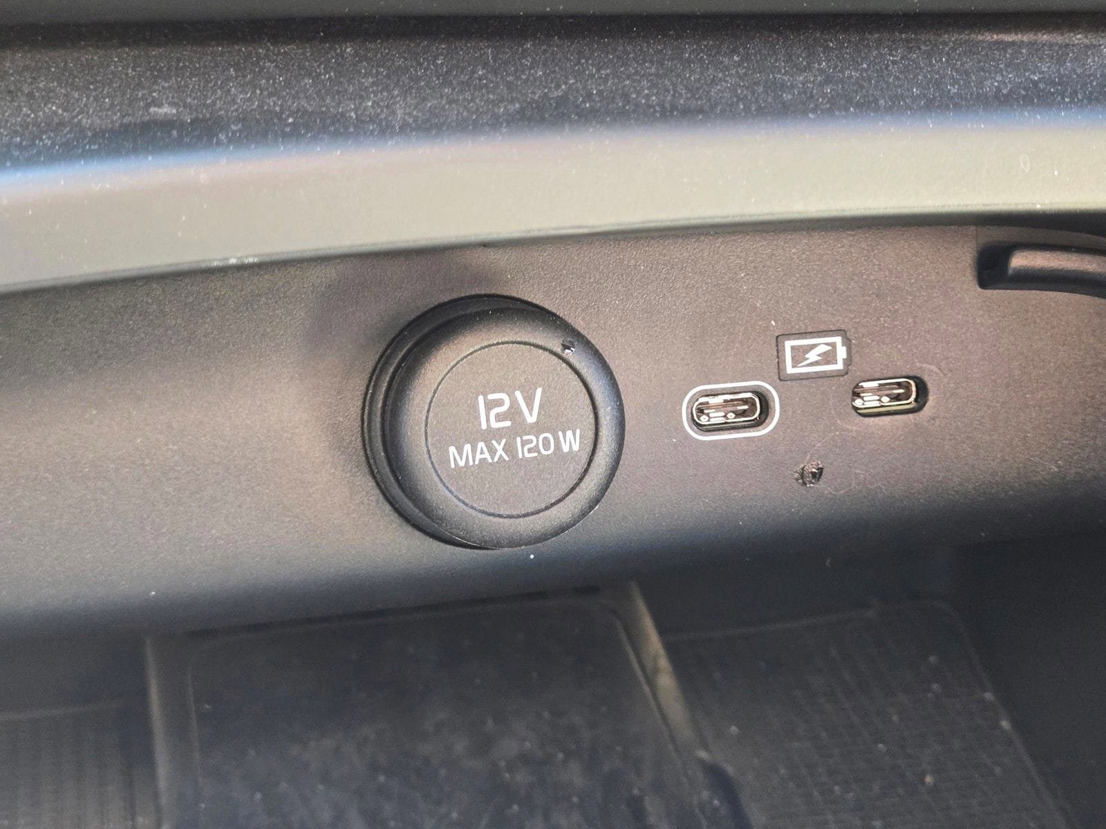 Used 2023 Volvo C40 P8 Recharge Plus AWD/4WD image 27