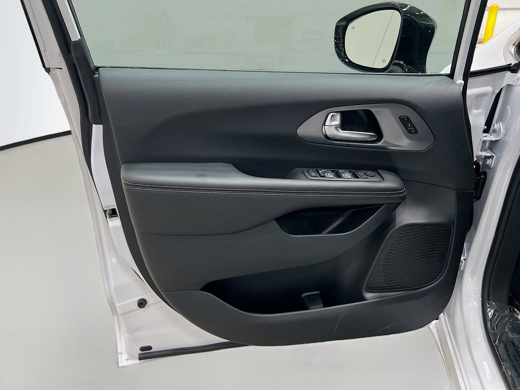 New 2026 Chrysler Pacifica Select image 17