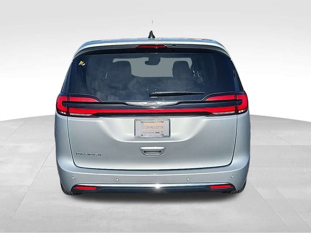 Certified 2023 Chrysler Pacifica Touring-L image 18