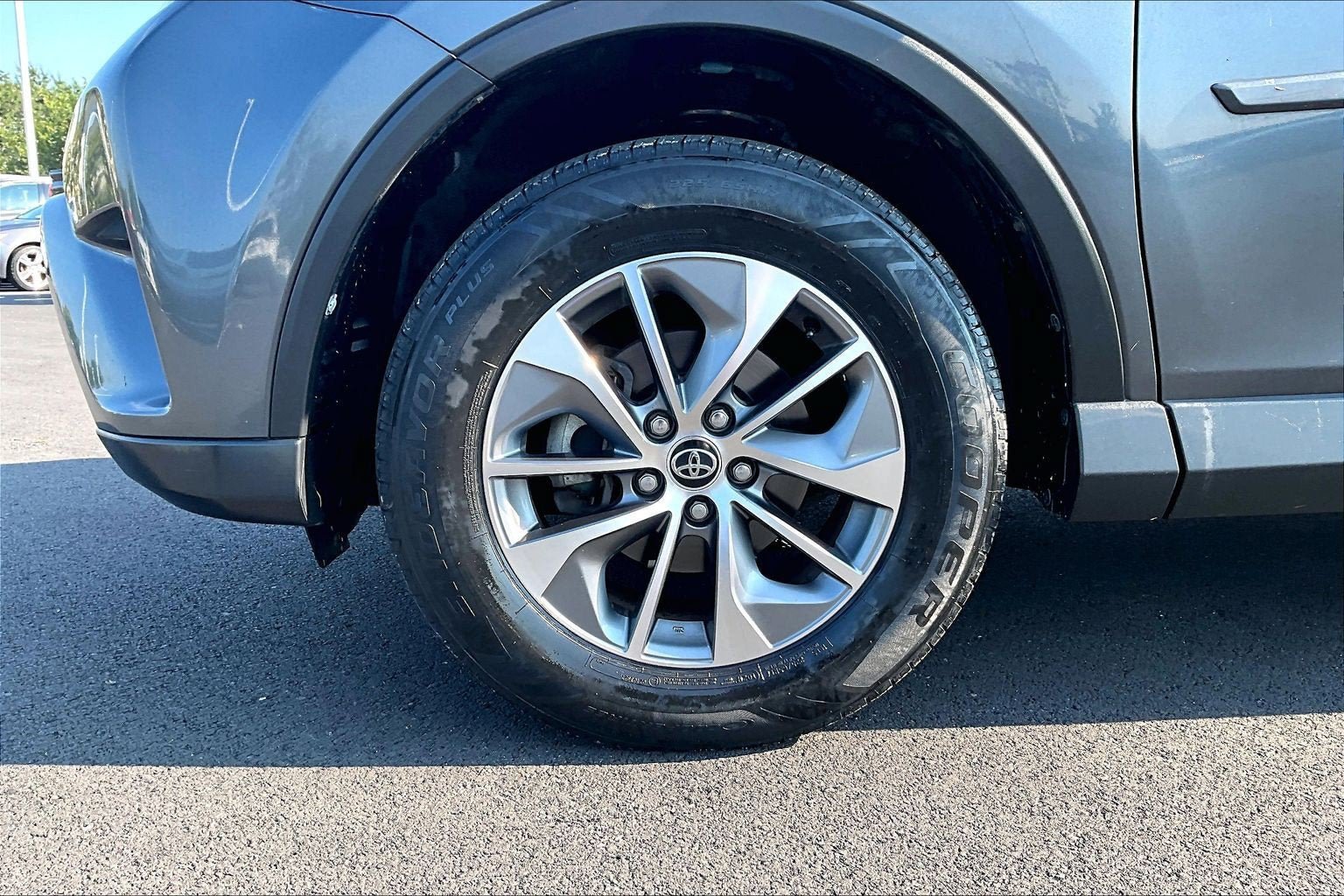 Used 2017 Toyota RAV4 XLE w/ Carpet Mat Package AWD/4WD image 9