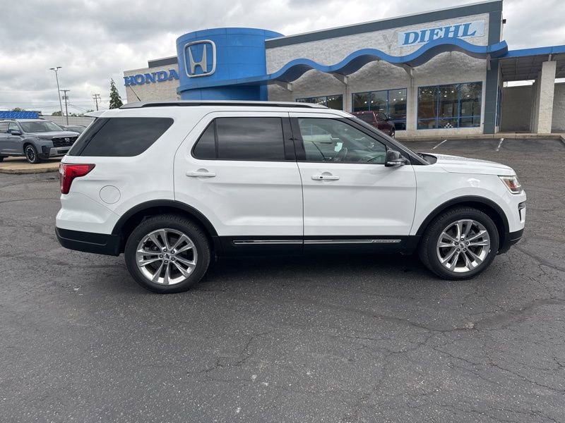 Used 2018 Ford Explorer XLT w/ Equipment Group 202A AWD/4WD image 4