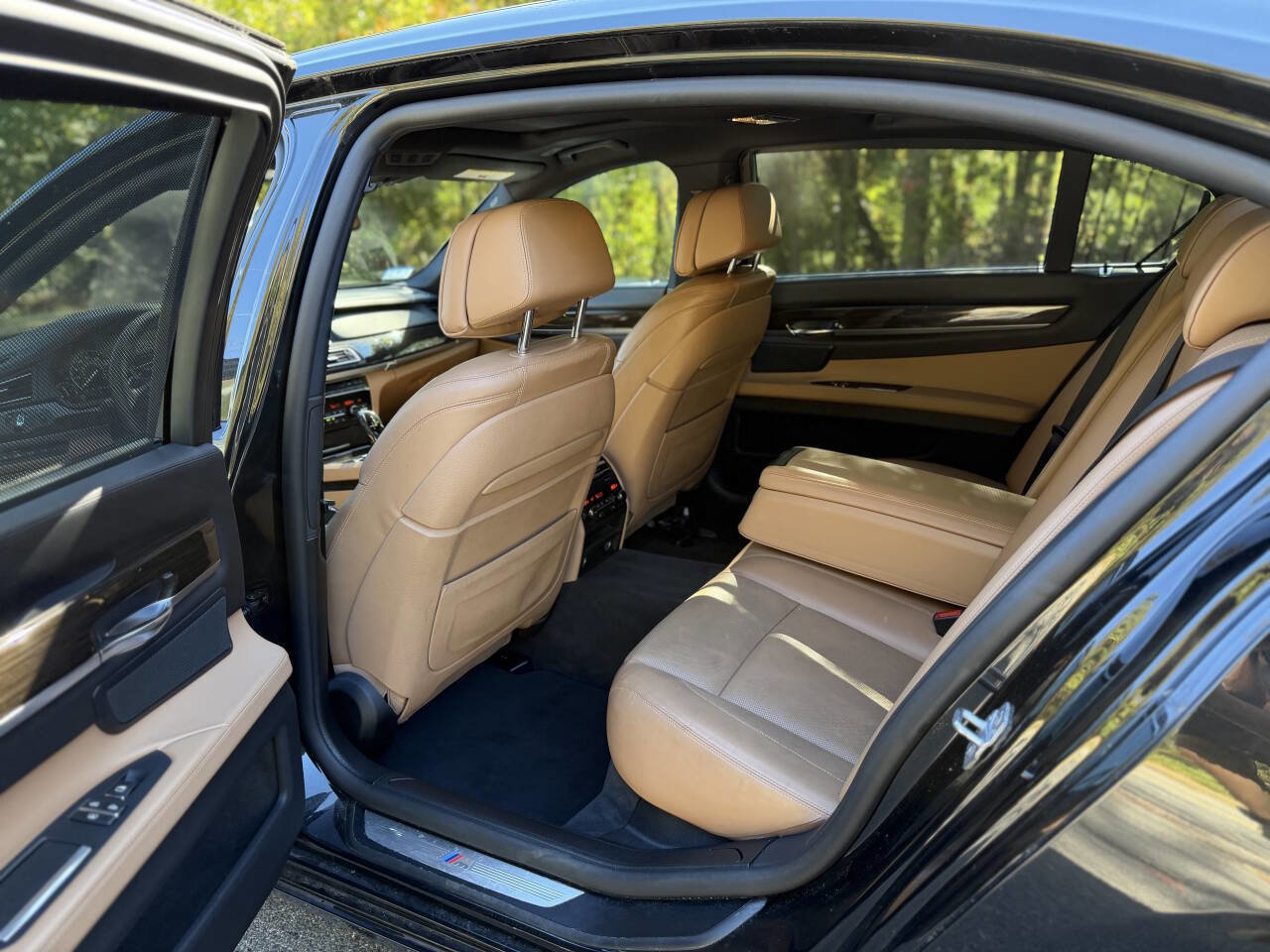 Used 2013 BMW 750Li xDrive image 16