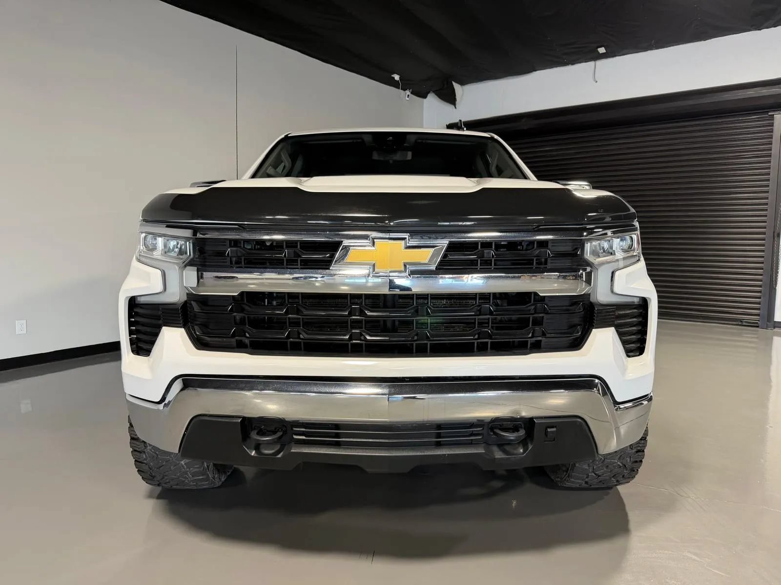 Used 2022 Chevrolet Silverado 1500 LT AWD/4WD image 2