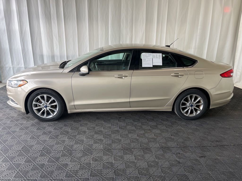 Used 2017 Ford Fusion SE image 29