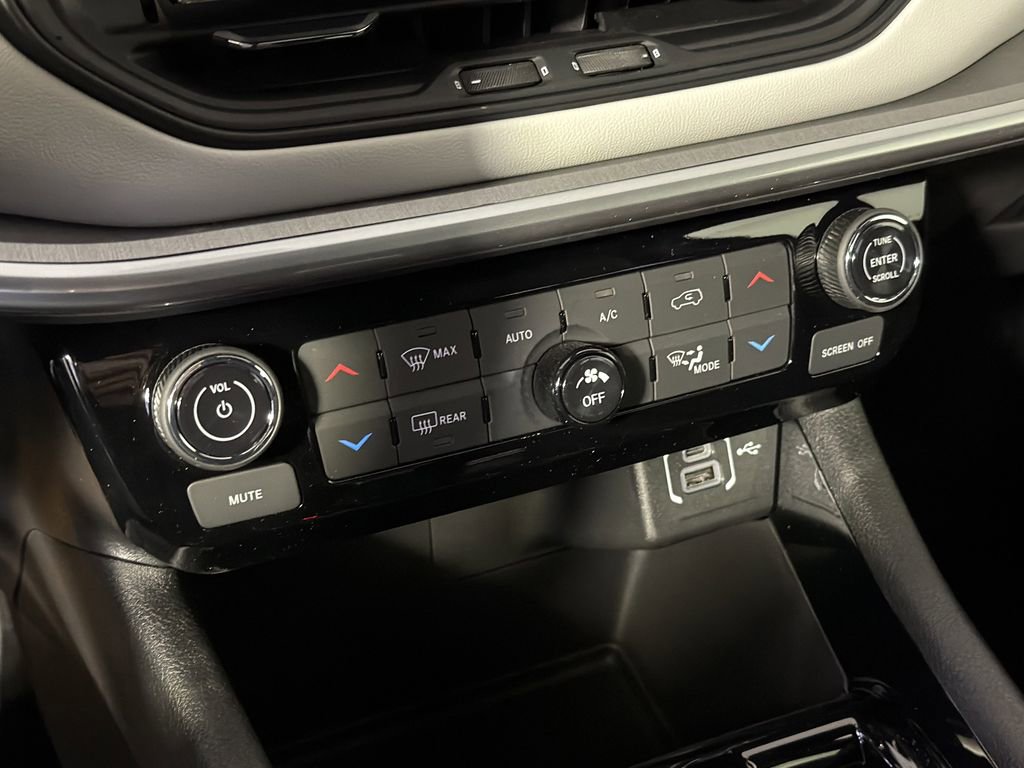 New 2026 Jeep Compass Limited image 24