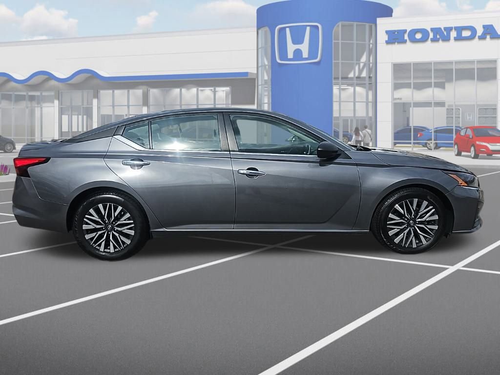 Used 2024 Nissan Altima 2.5 SV image 10