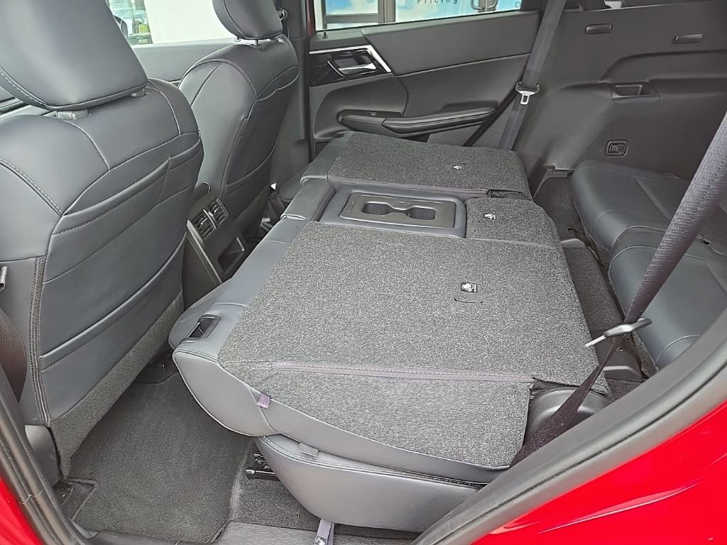 Used 2025 Mitsubishi Outlander SE image 87