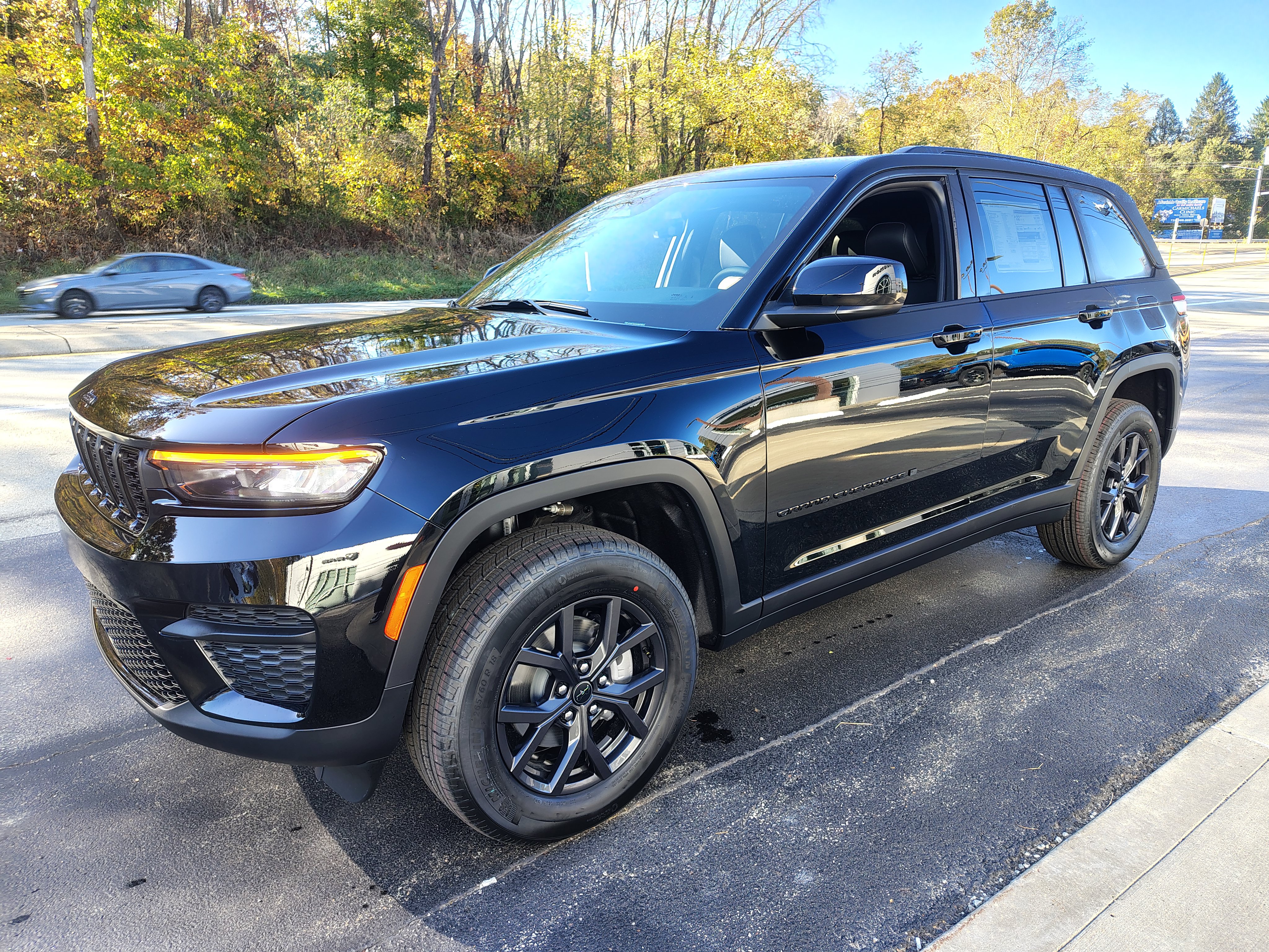 New 2027 Jeep Grand Cherokee Laredo X AWD/4WD image 4