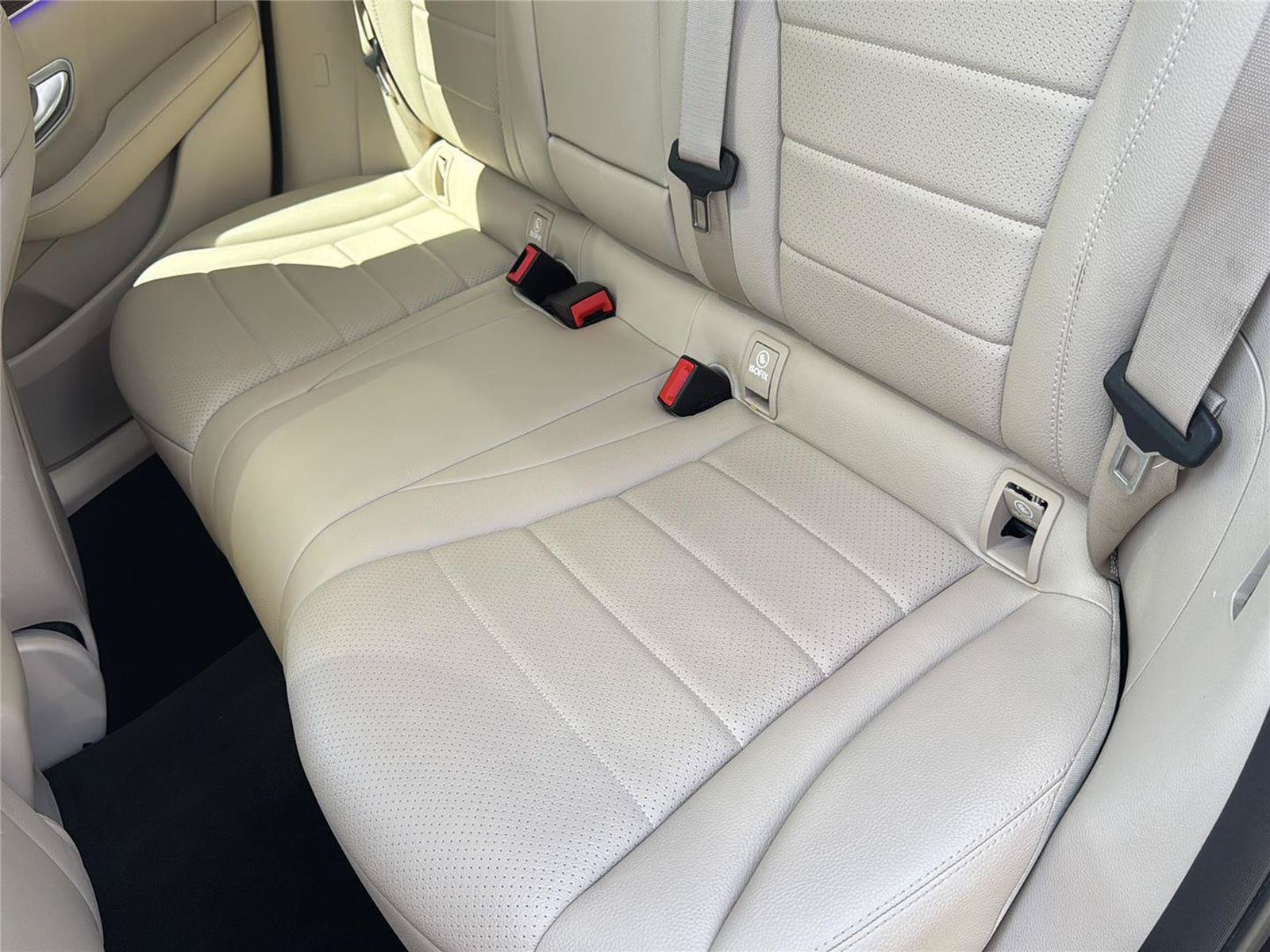 Used 2022 Mercedes-Benz GLC 300 4MATIC w/ Multimedia Package Lite image 18