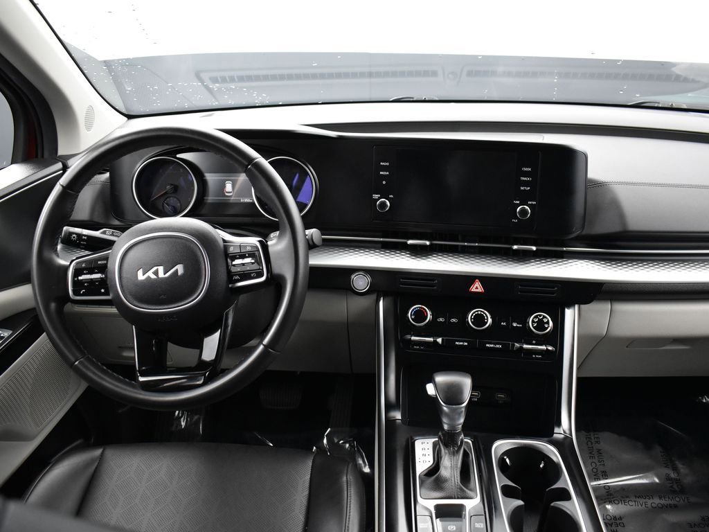 Used 2024 Kia Carnival LX image 16