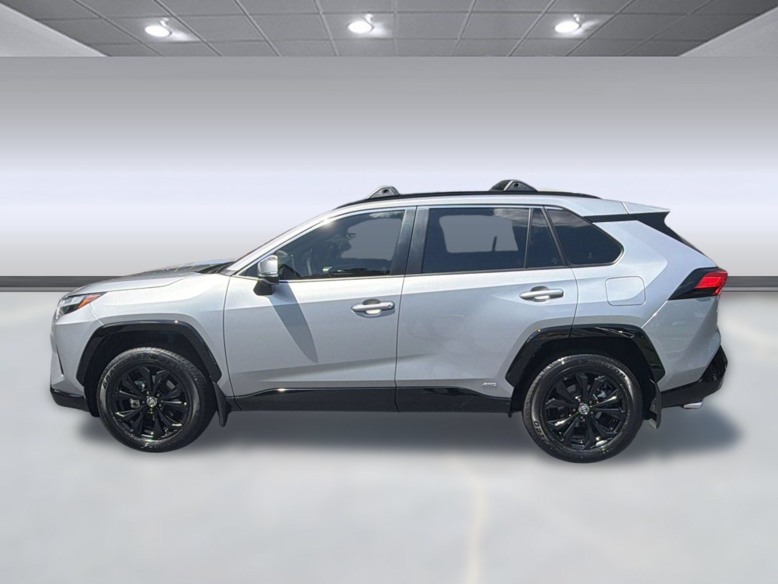 Used 2025 Toyota RAV4 SE w/ Convenience Package AWD/4WD image 2