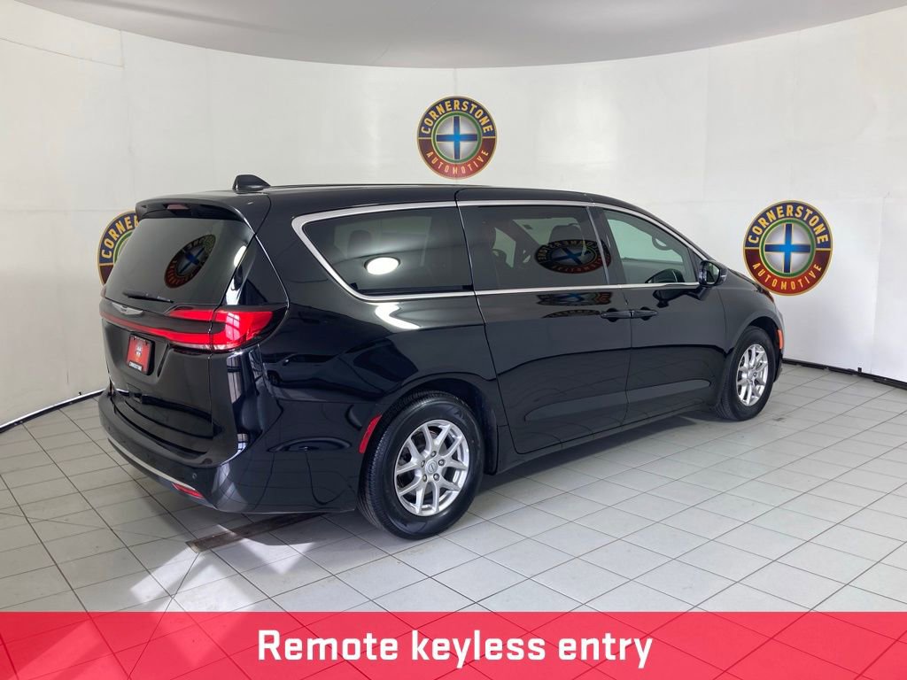 Used 2025 Chrysler Pacifica Select FWD image 21