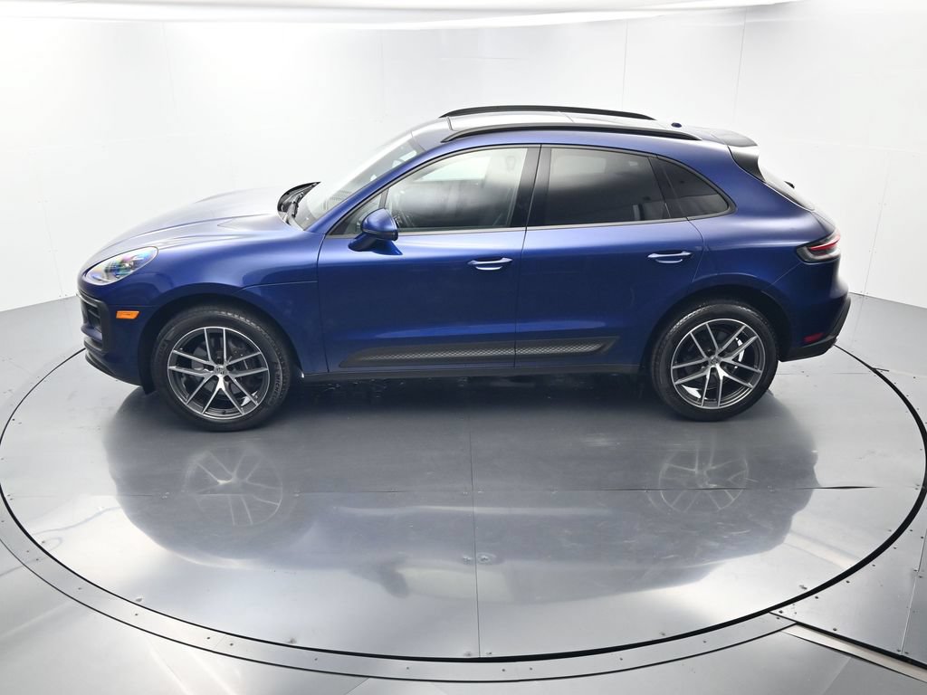 Certified 2024 Porsche Macan AWD/4WD image 34