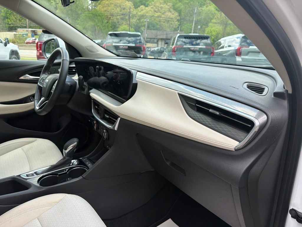 Used 2024 Buick Encore GX Preferred w/ Comfort Package FWD image 20