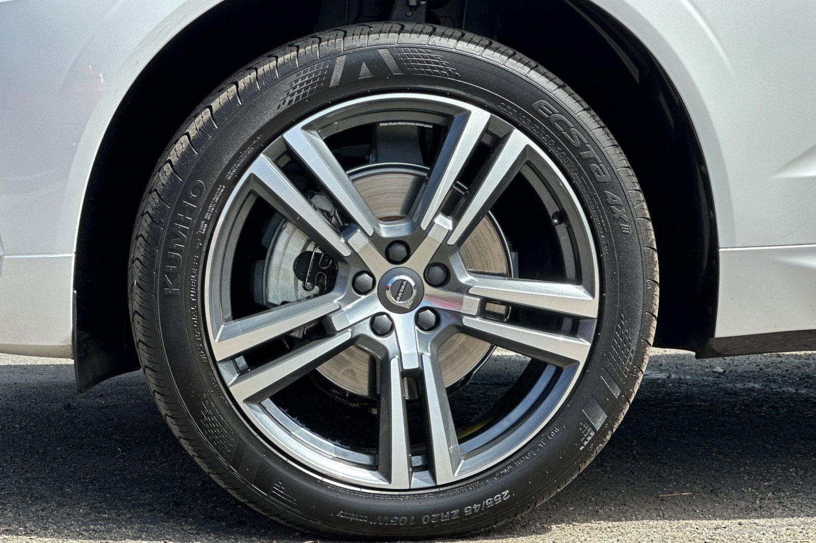 Used 2020 Volvo XC60 T5 Momentum w/ Protection Package Premier FWD image 24