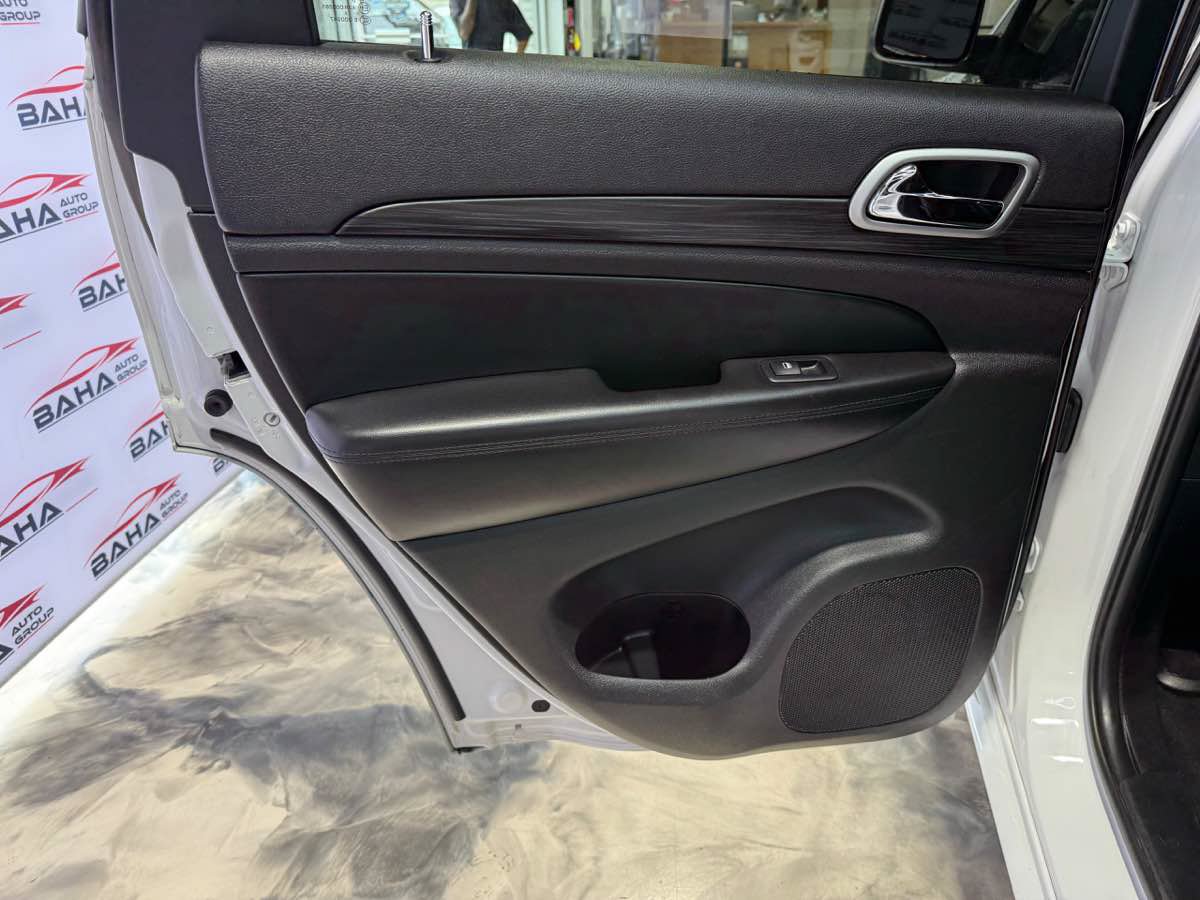 Used 2019 Jeep Grand Cherokee Altitude AWD/4WD image 33