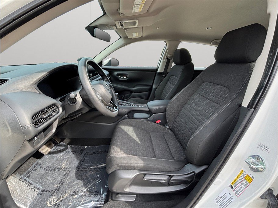 Used 2023 Honda HR-V LX image 2