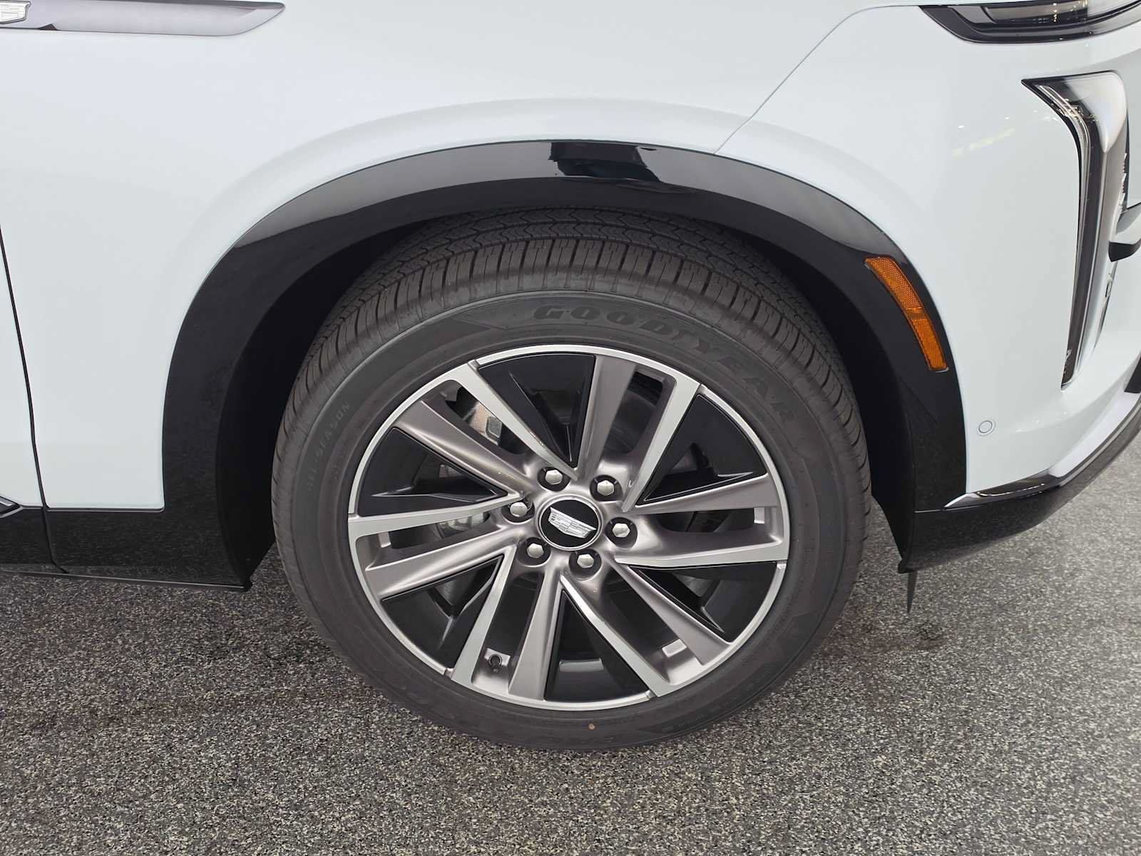 New 2027 Cadillac Vistiq Sport w/ LPO, Floor Liner Package AWD/4WD image 9