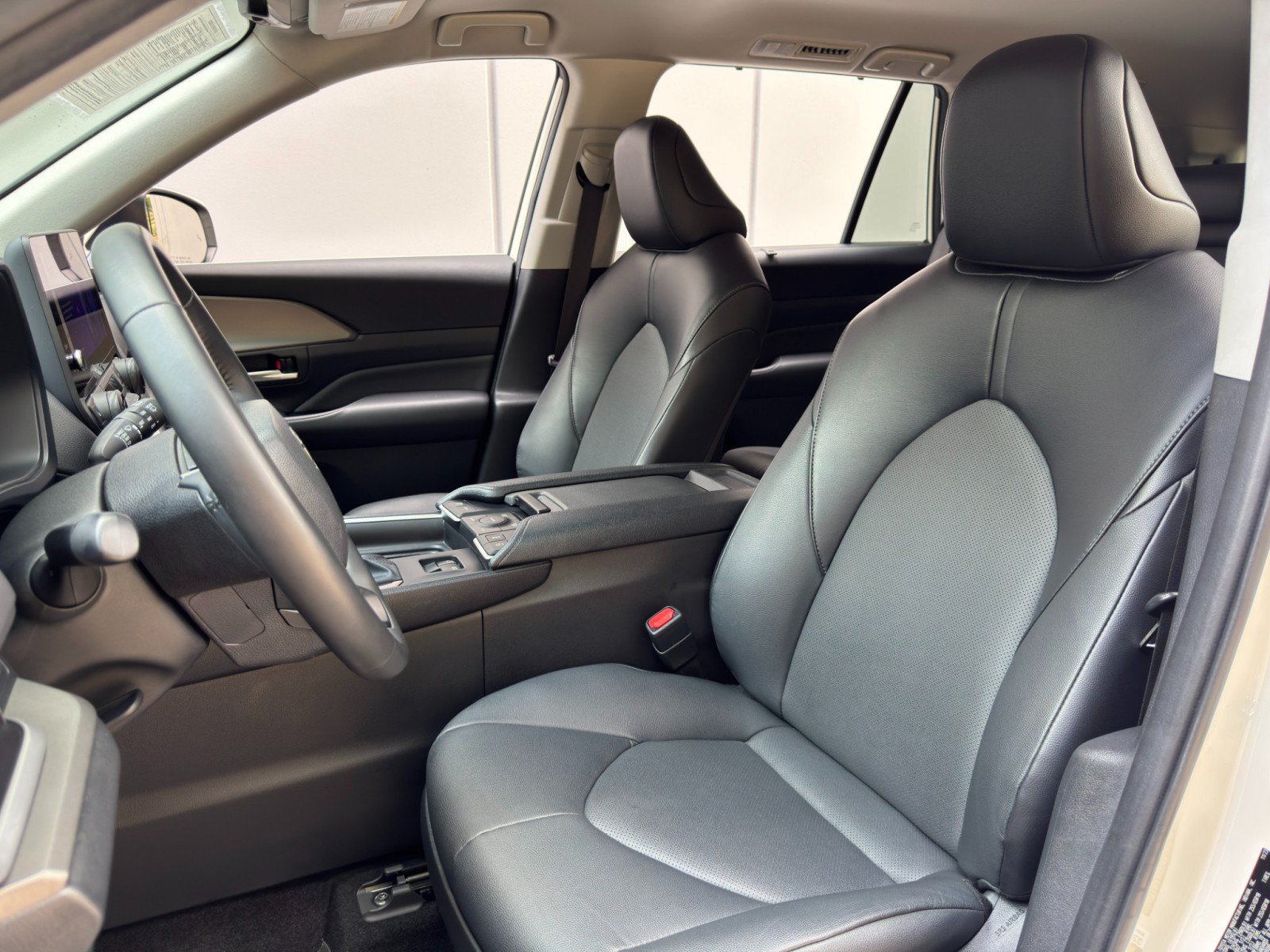 Used 2024 Toyota Grand Highlander AWD image 38