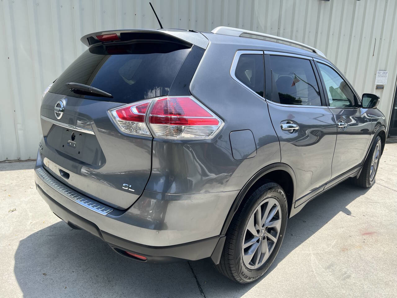 Used 2016 Nissan Rogue SL w/ SL Premium Package image 3
